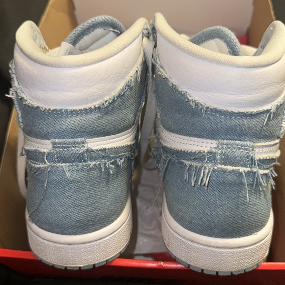 Women’s air jordan 1 retro high OG - Picture 3 of 5